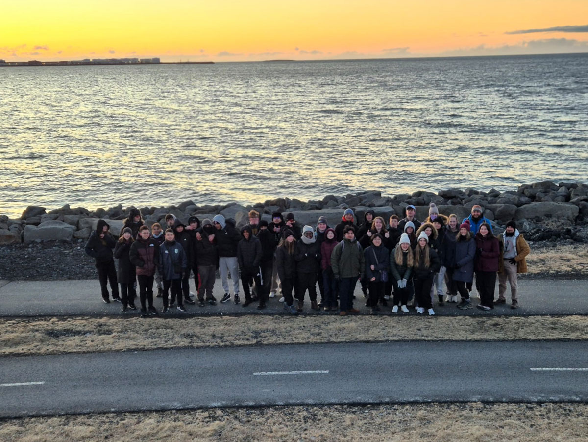 EBS Students in front of the sea in Iceland